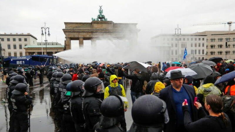 Berlində ÇAĞNAŞMA: 200 nəfər saxlanıldı