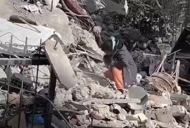 Daşla dəfələrlə betona vurdu, səs verən olmadı - Türkiyədən DƏHŞƏTLİ GÖRÜNTÜLƏR