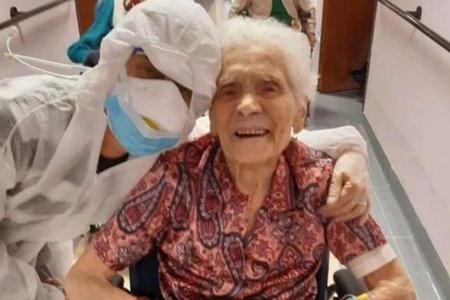 İtaliyada 104 yaşlı qoca iki ölümcül virusa qalib gəlib