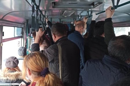 Virus təhlükəsi ilə "çiyin-çiyinə": avtobuslarda sıxlıq davam edir - Reportaj, FOTOLAR