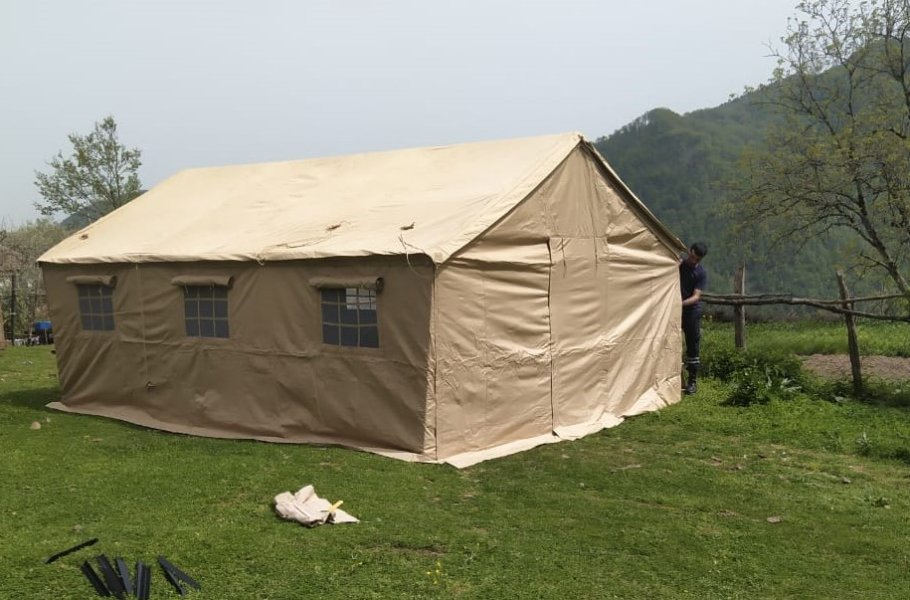 FHN Lerik sakininə evi uçduğu üçün çadır verdi