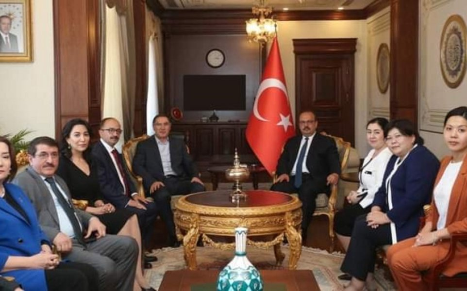 Ombudsman Türkiyənin Bursa valisi, bələdiyyə sədrləri ilə görüşdü