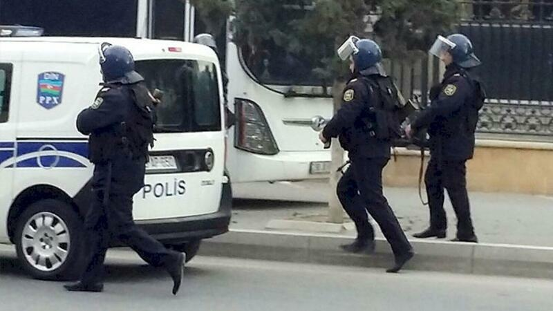 Polis “Papanin” və “Kubinka”da əməliyyat keçirildi - VİDEO