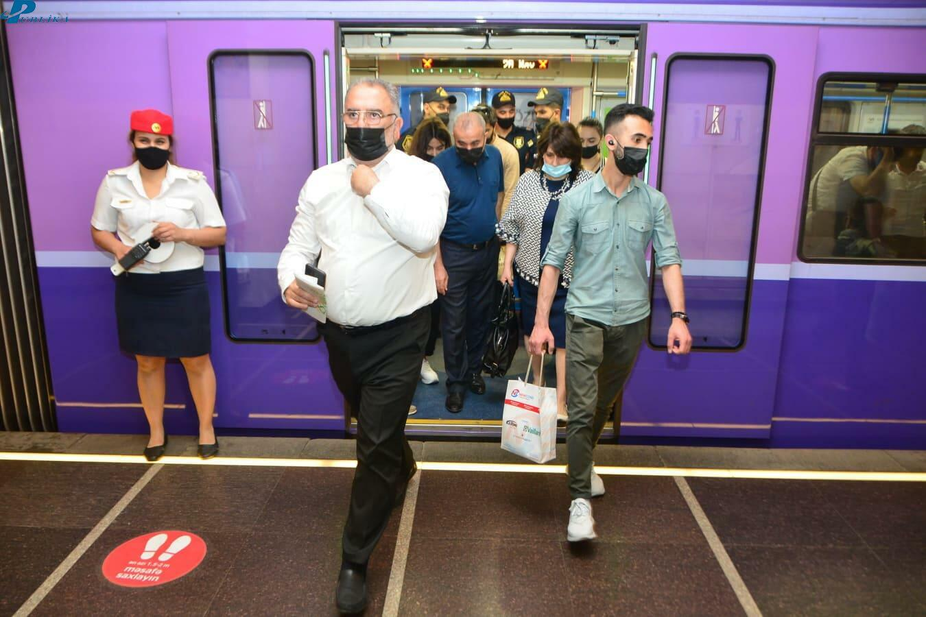 Metroda GƏRGİN ANLAR: sərnişinlər qatardan düşürüldü