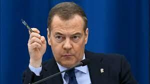 Medvedev əsəbiləşdi: Onsuz da idarə edə bilərik