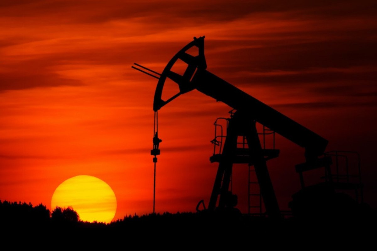 IEA: "OPEC+" ölkələri ötən ay neft hasilatının artırıb