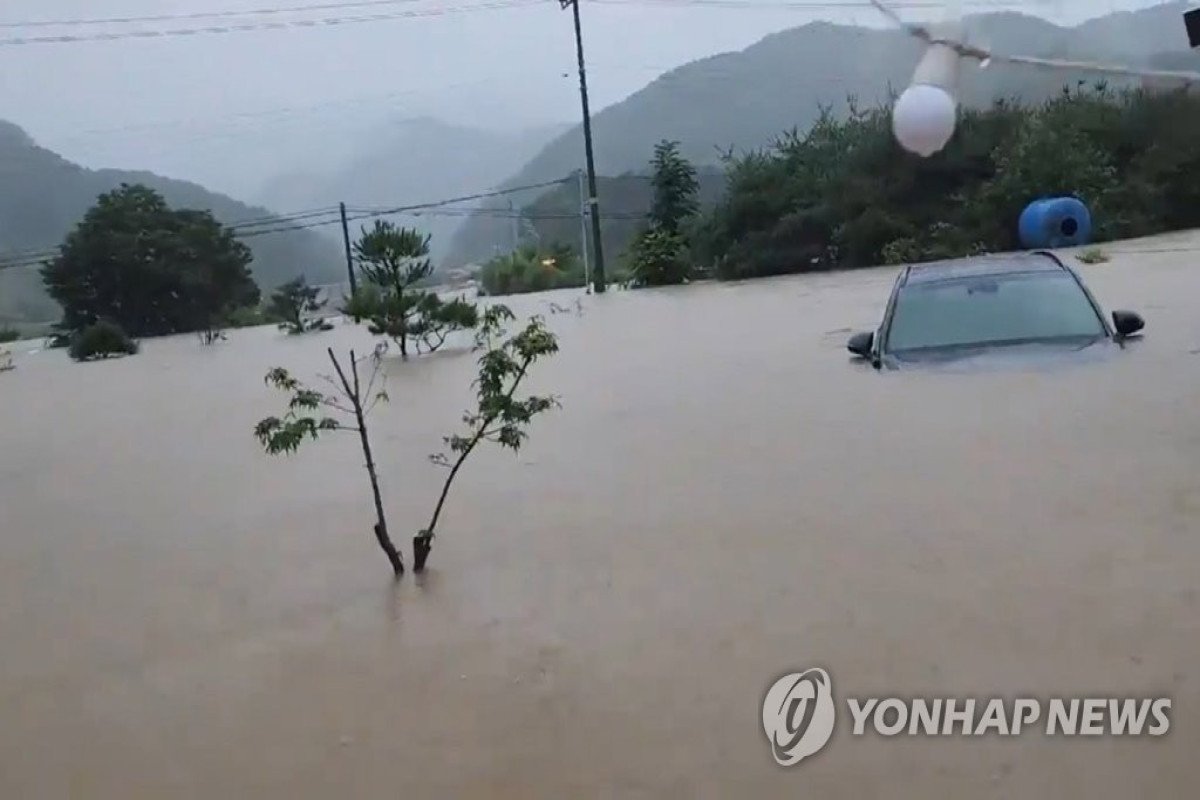 Cənubi Koreyada şiddətli yağışlarda azı 22 nəfər ölüb, 14 nəfər itkin düşüb