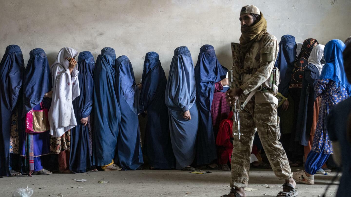 "Taliban" zorakılığa məruz qalan qadınları belə "qoruyur"