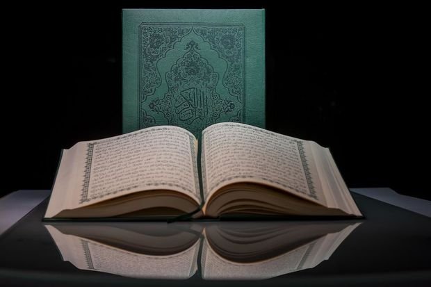 Hindistanlı ailə Quranın ən böyük nüsxələrindən birini hazırlayıb - VİDEO
